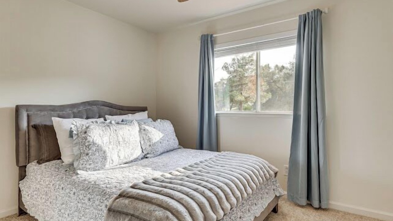 Photo of Bedroom in Yosemite Lakes