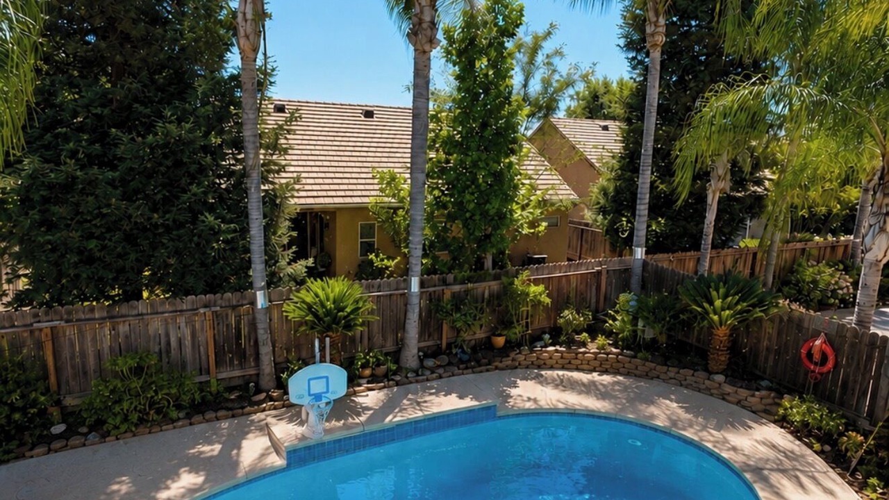 Photo of Outdoor in Raisin