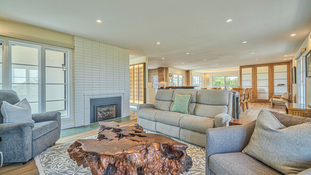 Photo of Livingroom in Carmel Meadows
