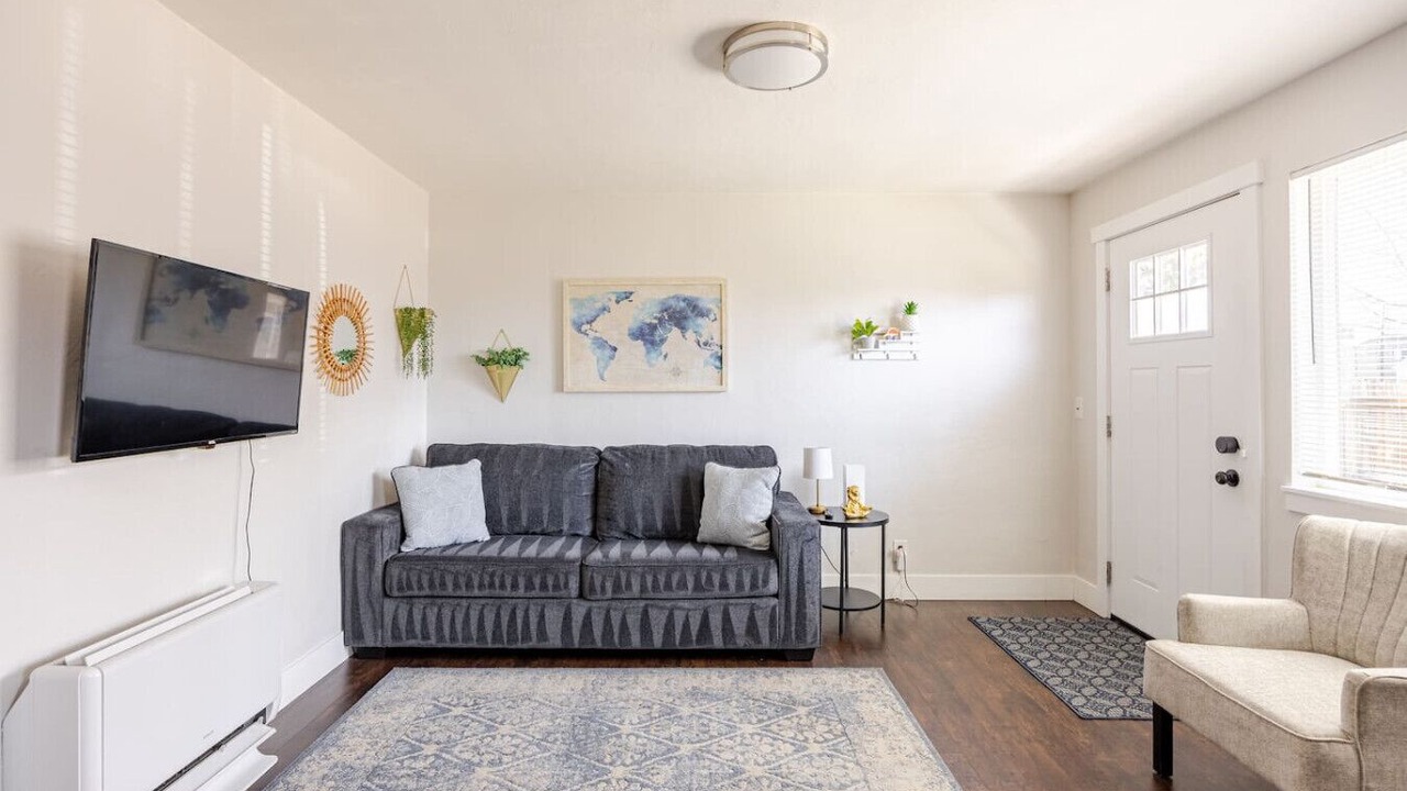 Photo of Livingroom in Midtown