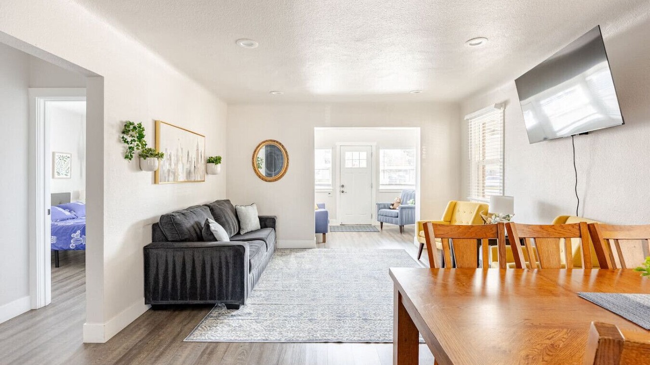 Photo of Livingroom in Midtown