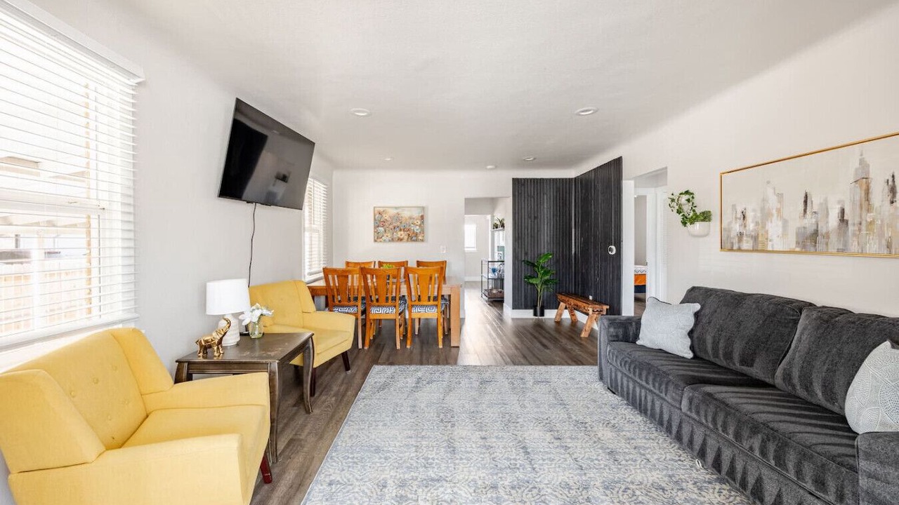 Photo of Livingroom in Midtown