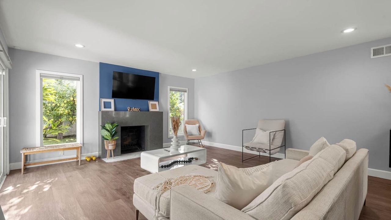 Photo of Livingroom in Van Nuys