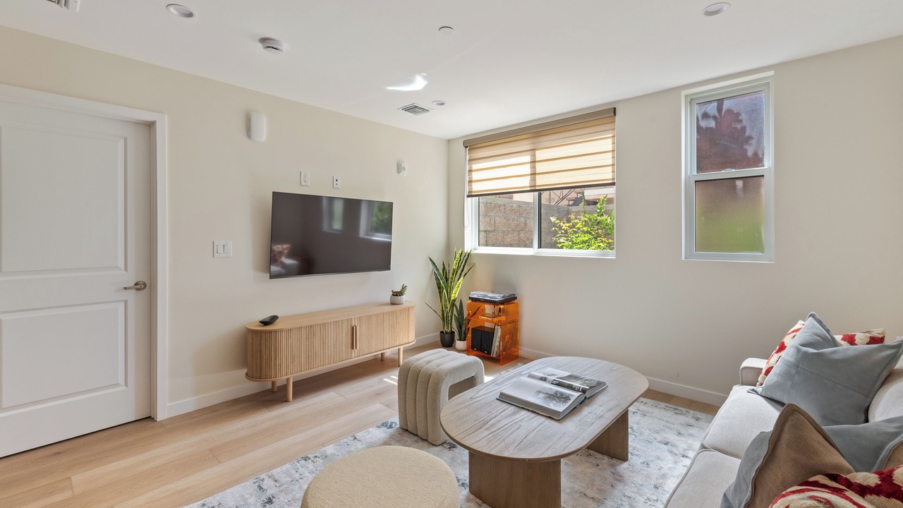 Photo of Livingroom in Downtown
