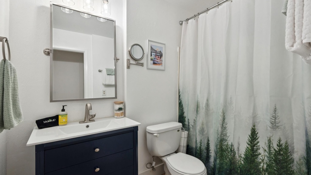 Photo of Bathroom in Piedmont Avenue