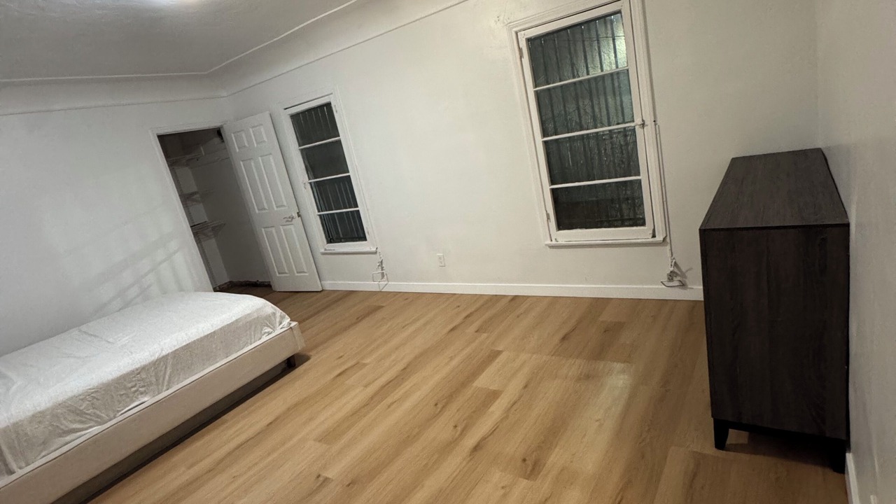 Photo of Bedroom in Pico - Robertson