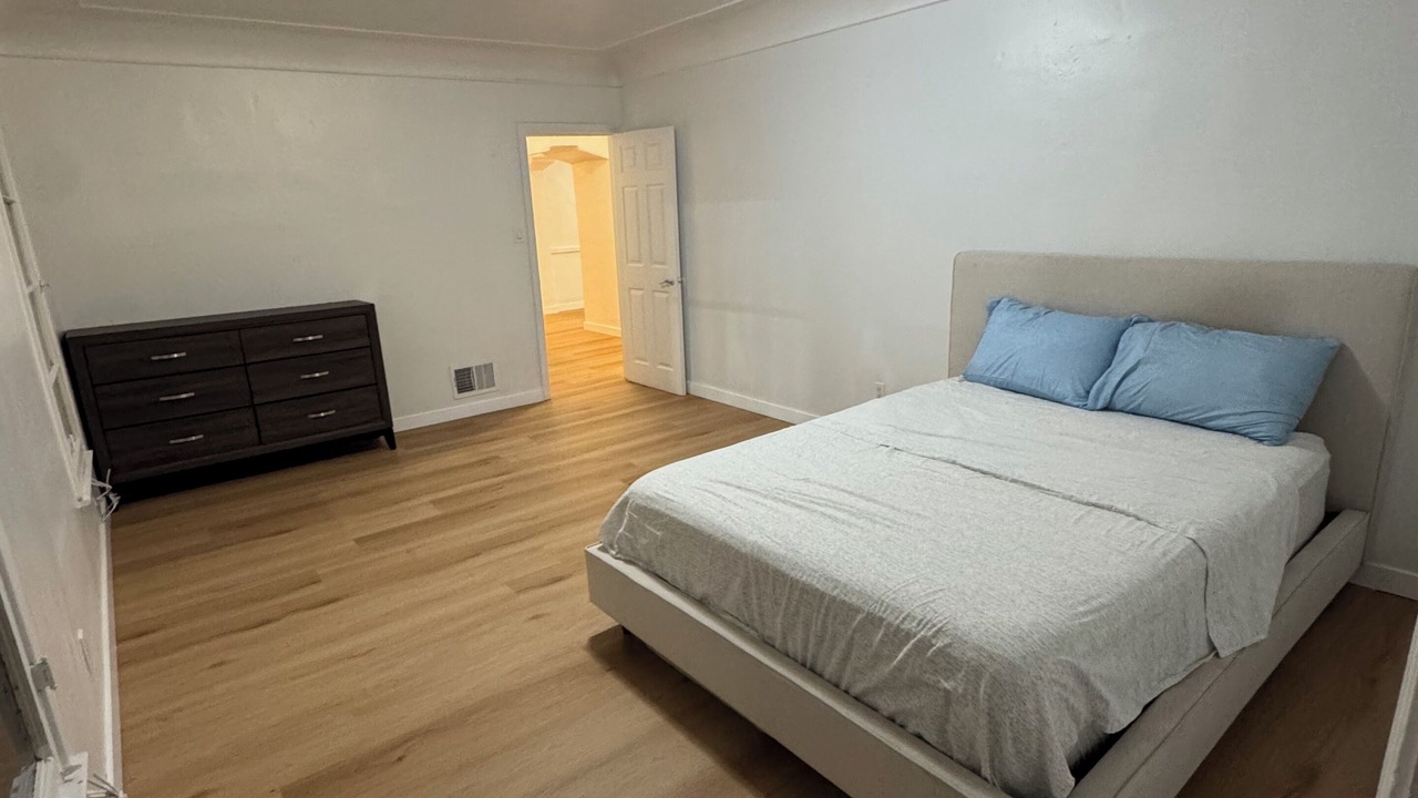 Photo of Bedroom in Pico - Robertson