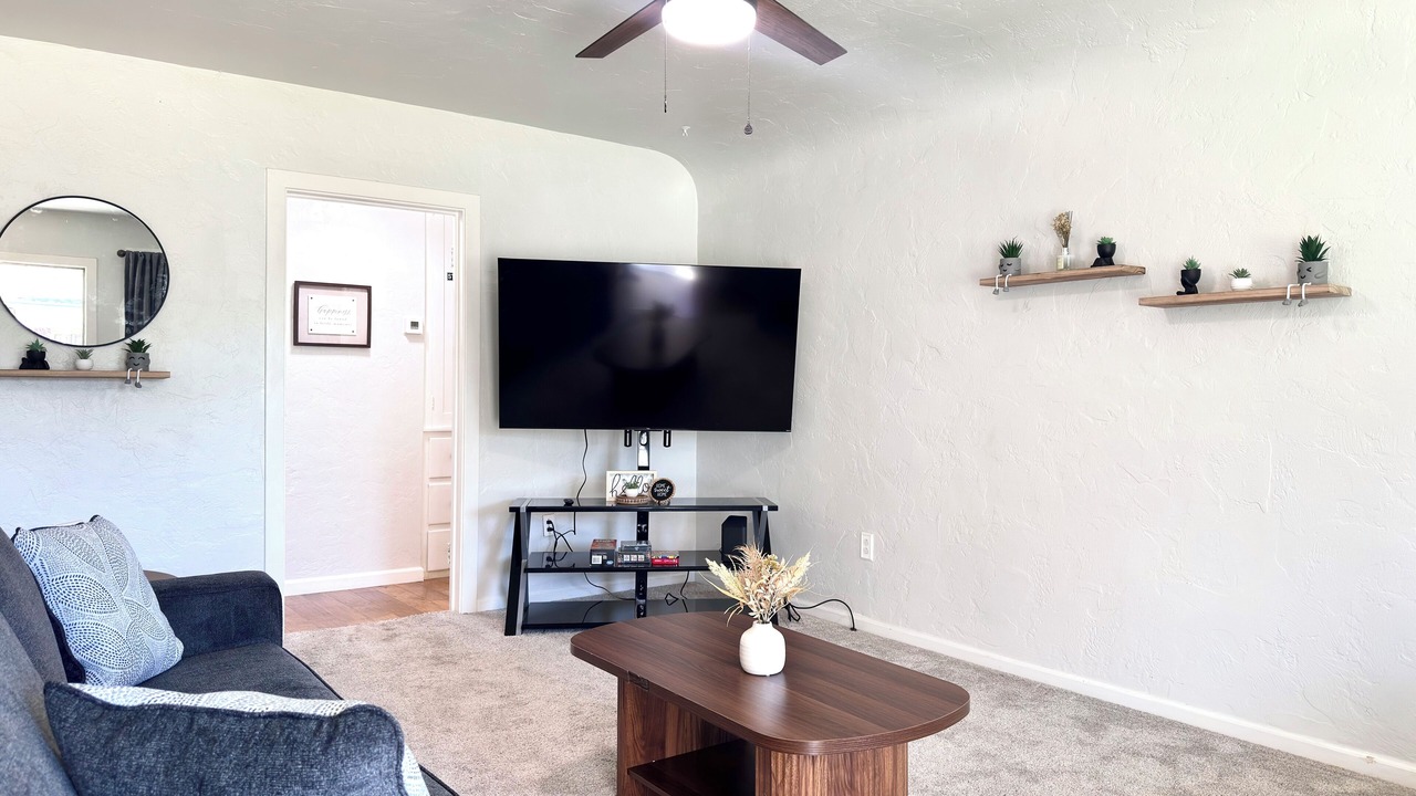 Photo of Livingroom in Hanford