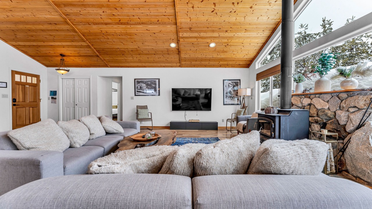 Photo of Livingroom in Tahoe National Forest