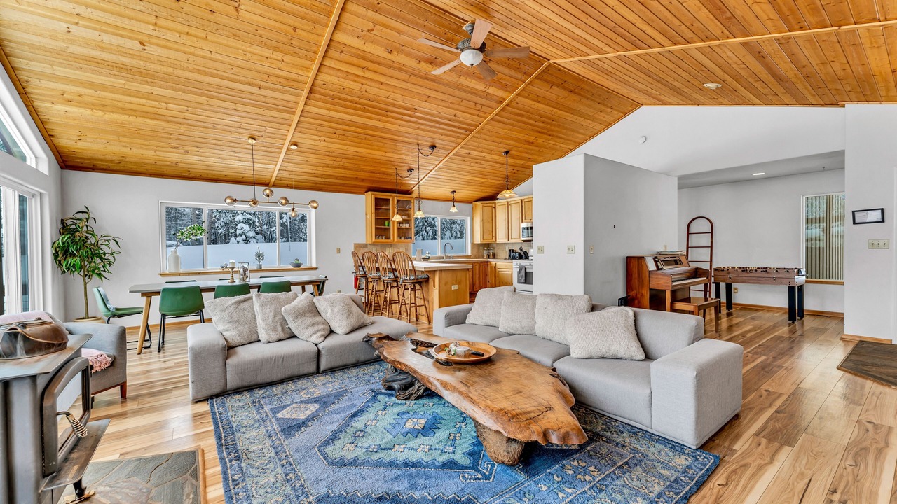 Photo of Livingroom in Tahoe National Forest