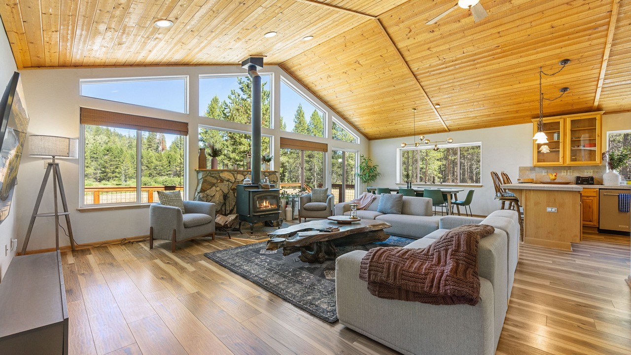 Photo of Livingroom in Tahoe National Forest