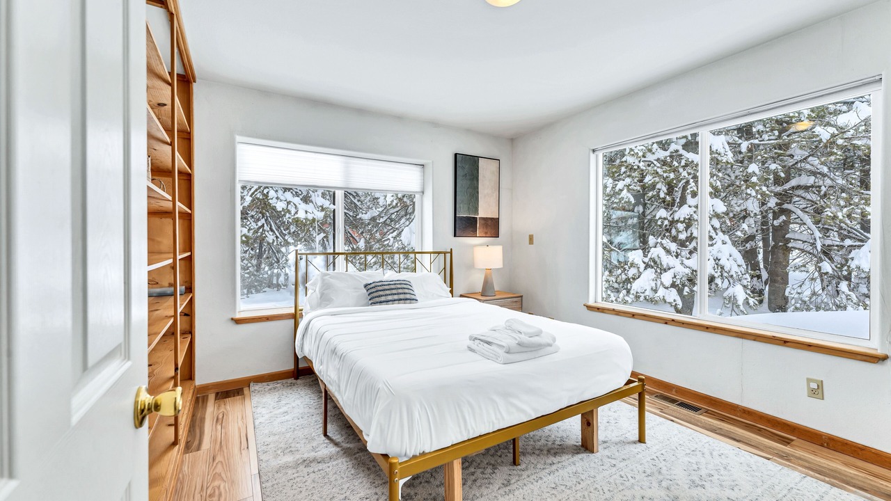 Photo of Bedroom in Tahoe National Forest