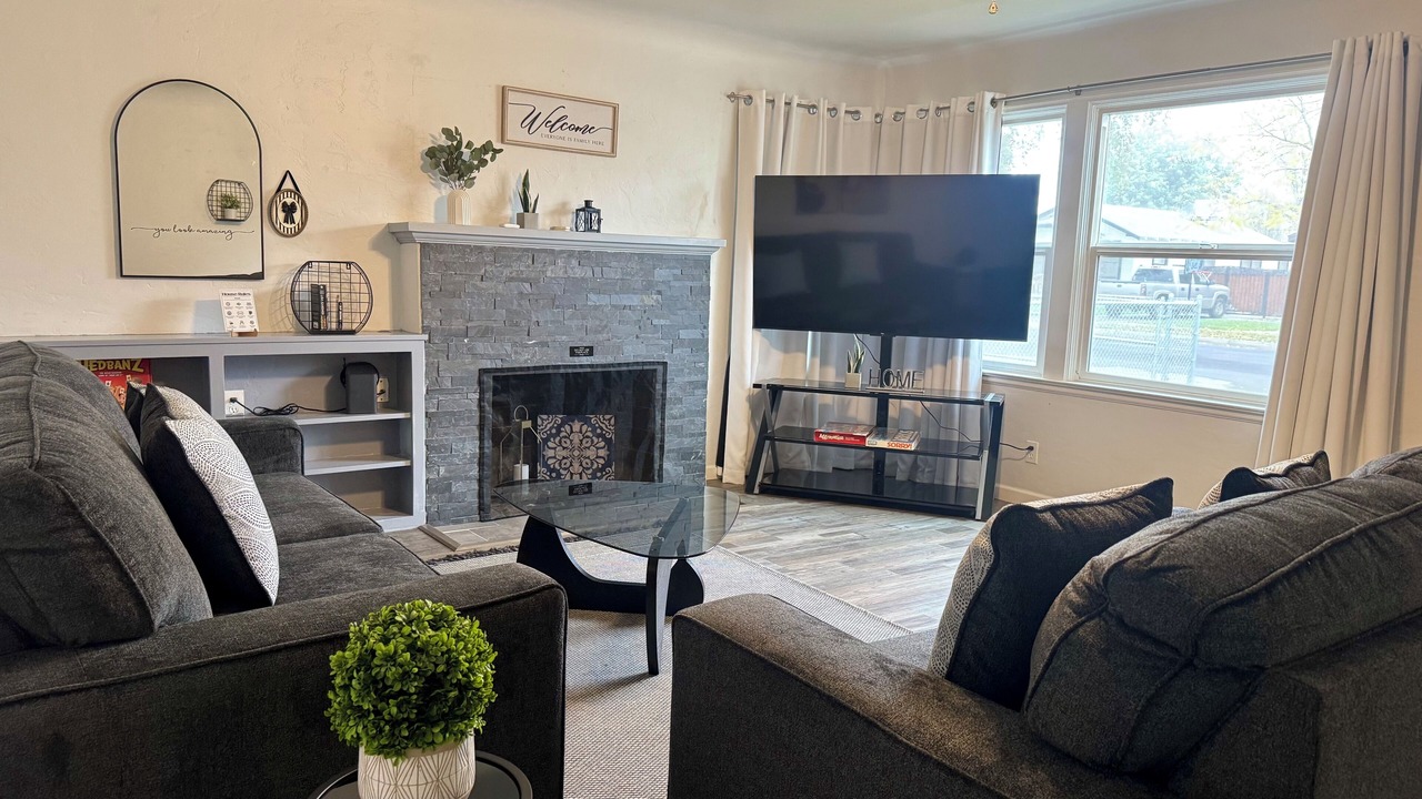 Photo of Livingroom in Hanford