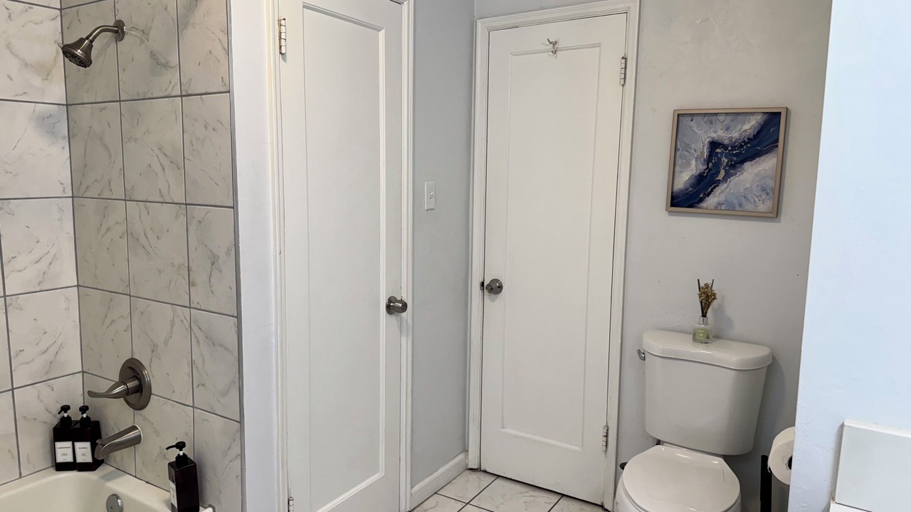 Photo of Bathroom in Hanford