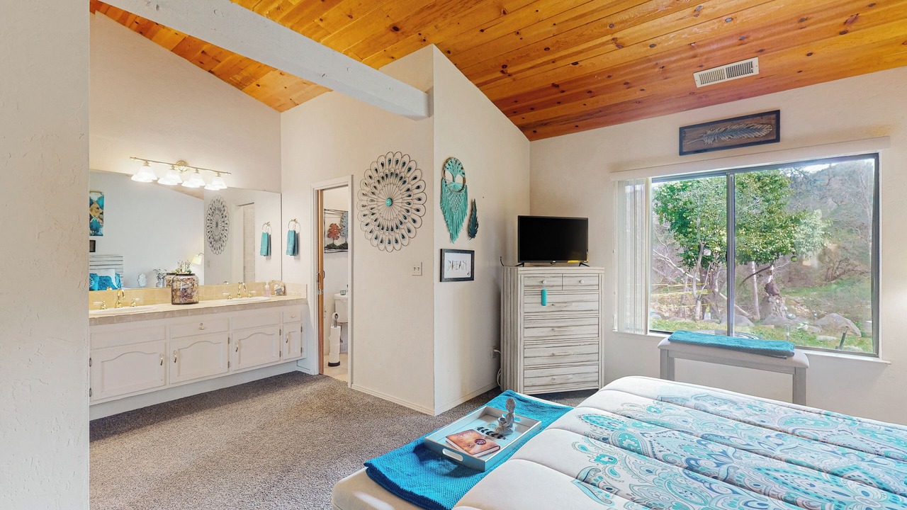 Photo of Bedroom in Three Rivers