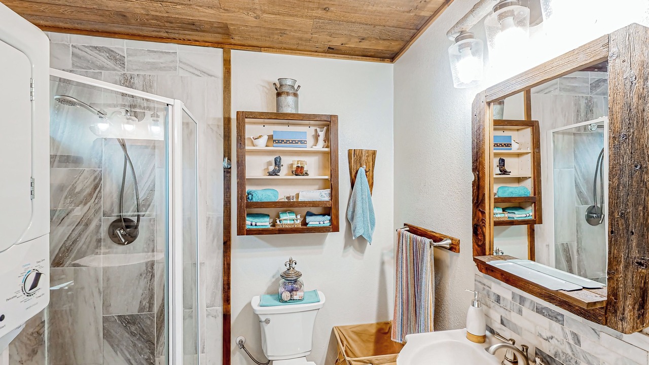 Photo of Bathroom in Mono Vista