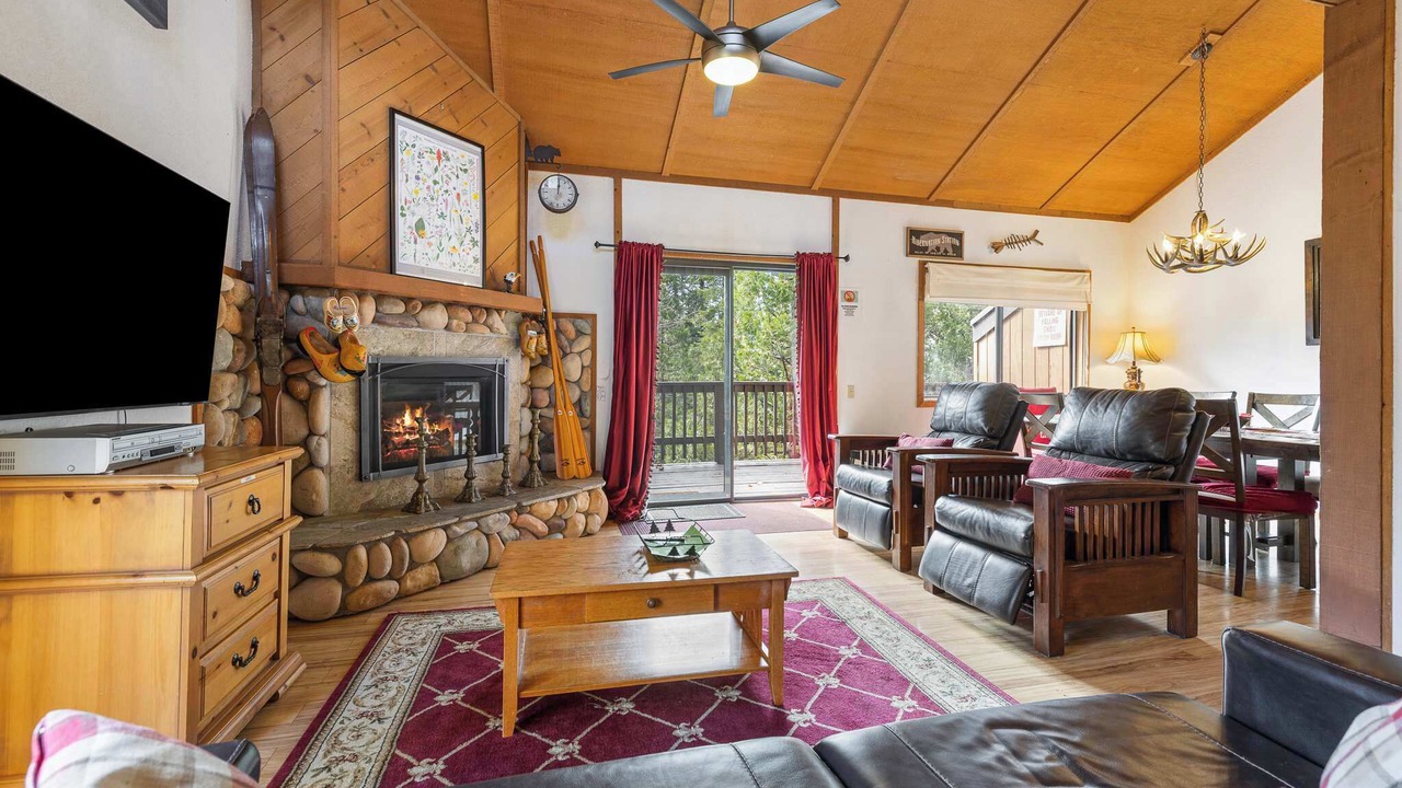 Photo of Livingroom in Shaver Lake