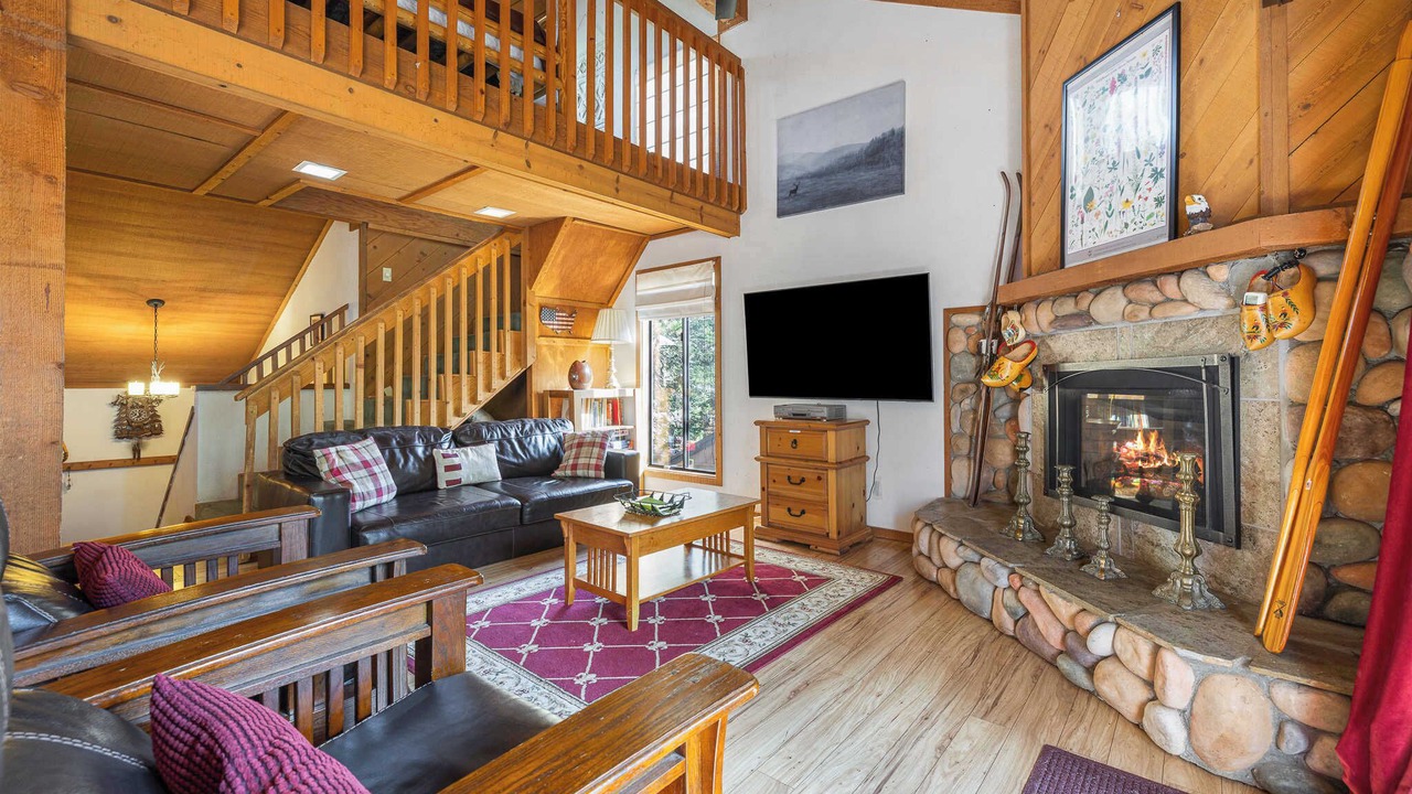 Photo of Livingroom in Shaver Lake