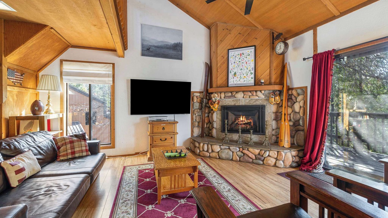 Photo of Livingroom in Shaver Lake