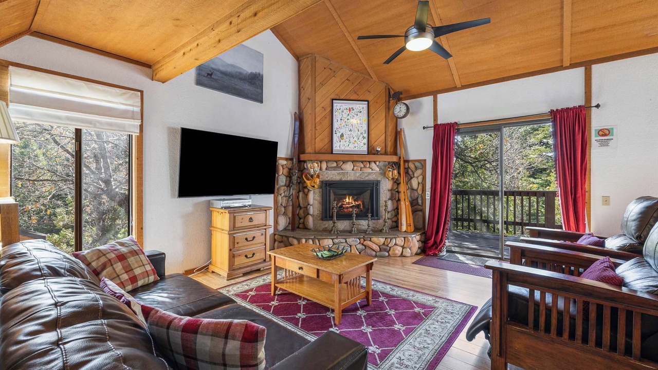 Photo of Livingroom in Shaver Lake
