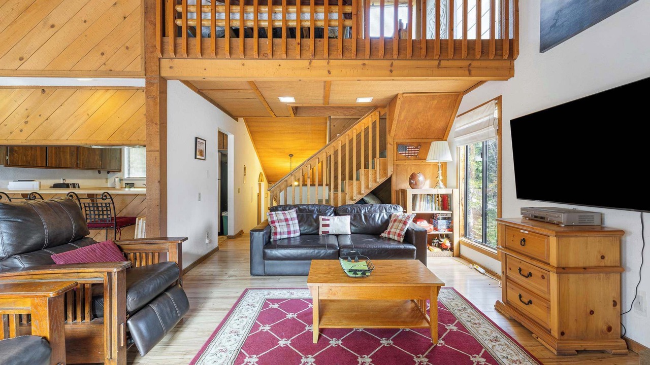 Photo of Livingroom in Shaver Lake