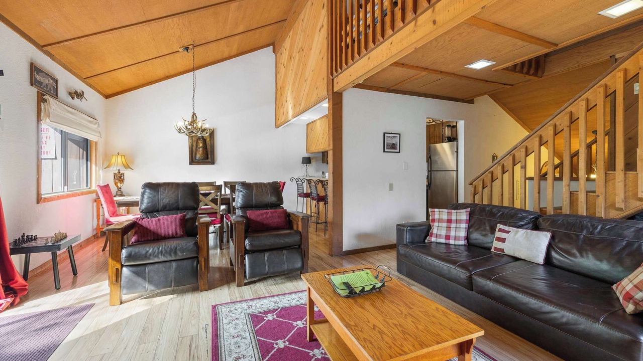 Photo of Livingroom in Shaver Lake