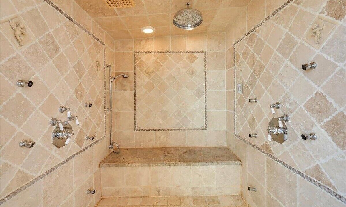 Photo of Bathroom in Groveland