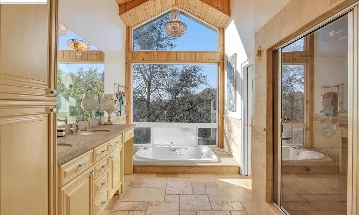 Photo of Bathroom in Groveland