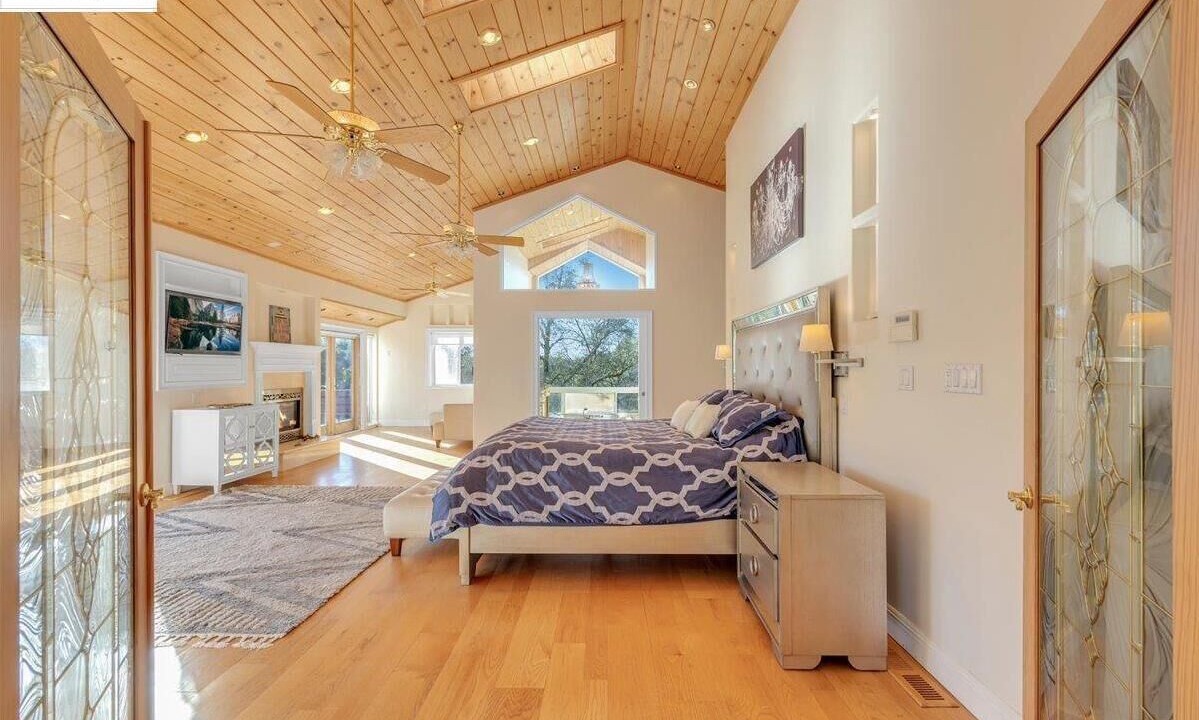 Photo of Bedroom in Groveland