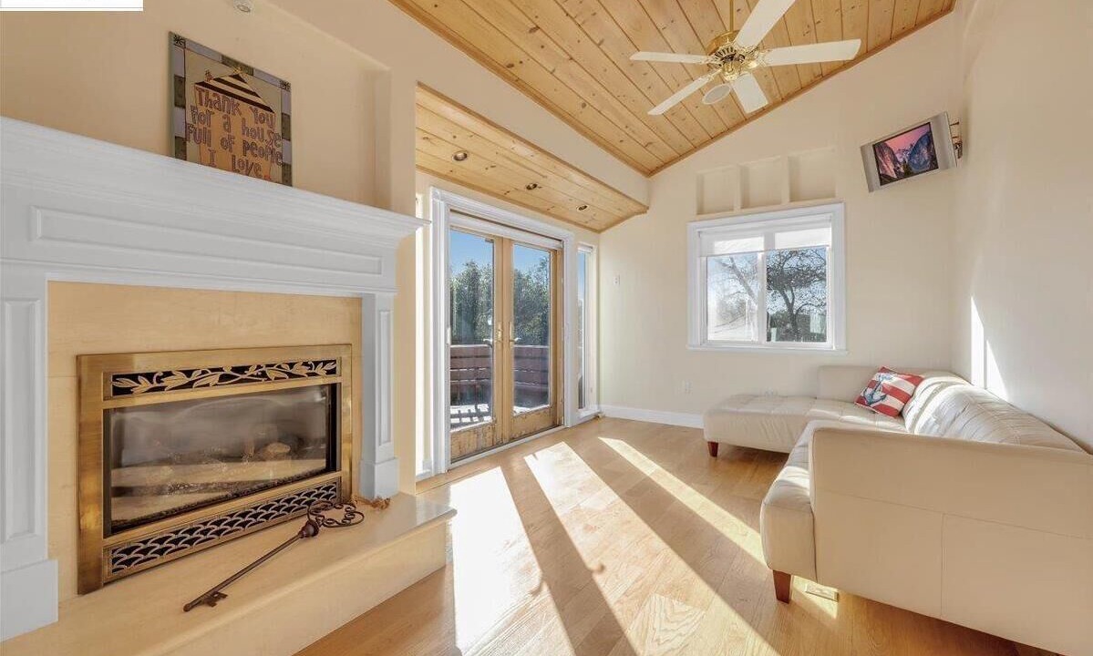 Photo of Livingroom in Groveland