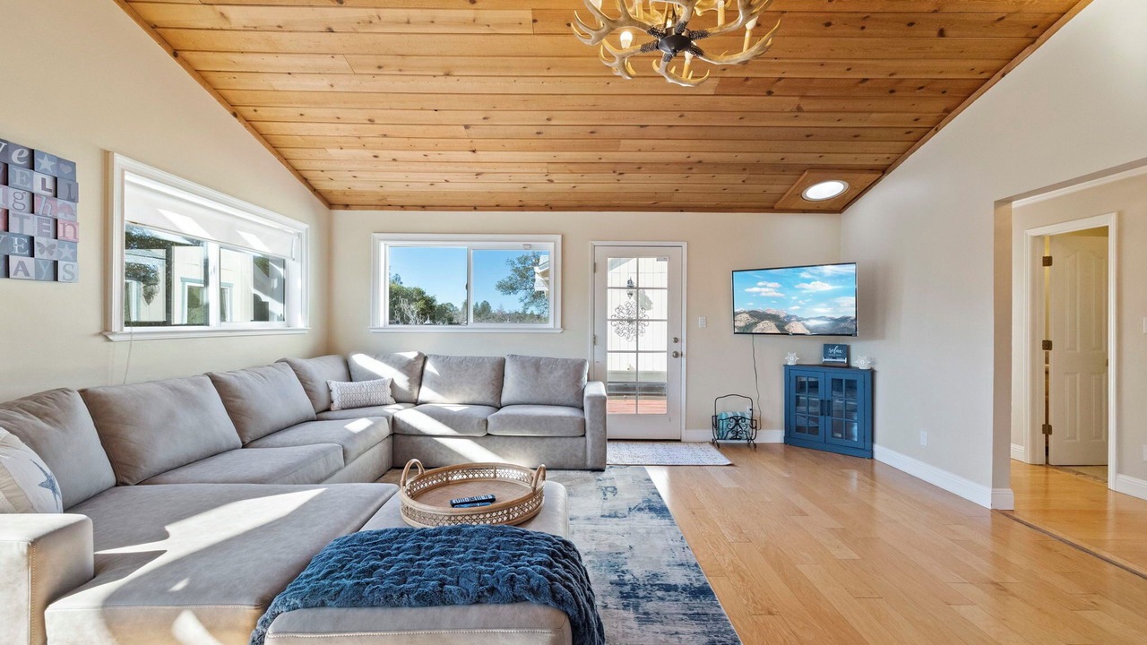 Photo of Livingroom in Groveland
