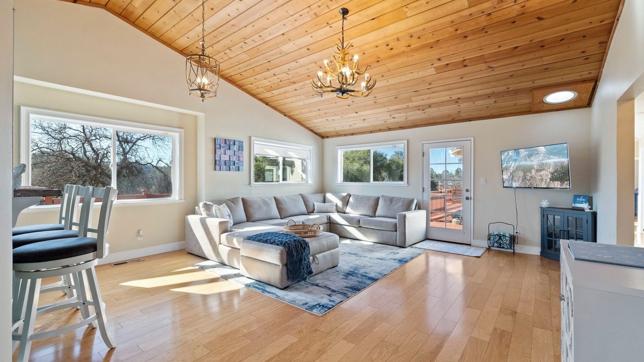 Photo of Livingroom in Groveland
