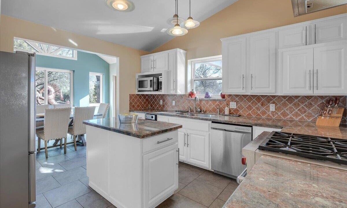 Photo of Kitchen in Groveland