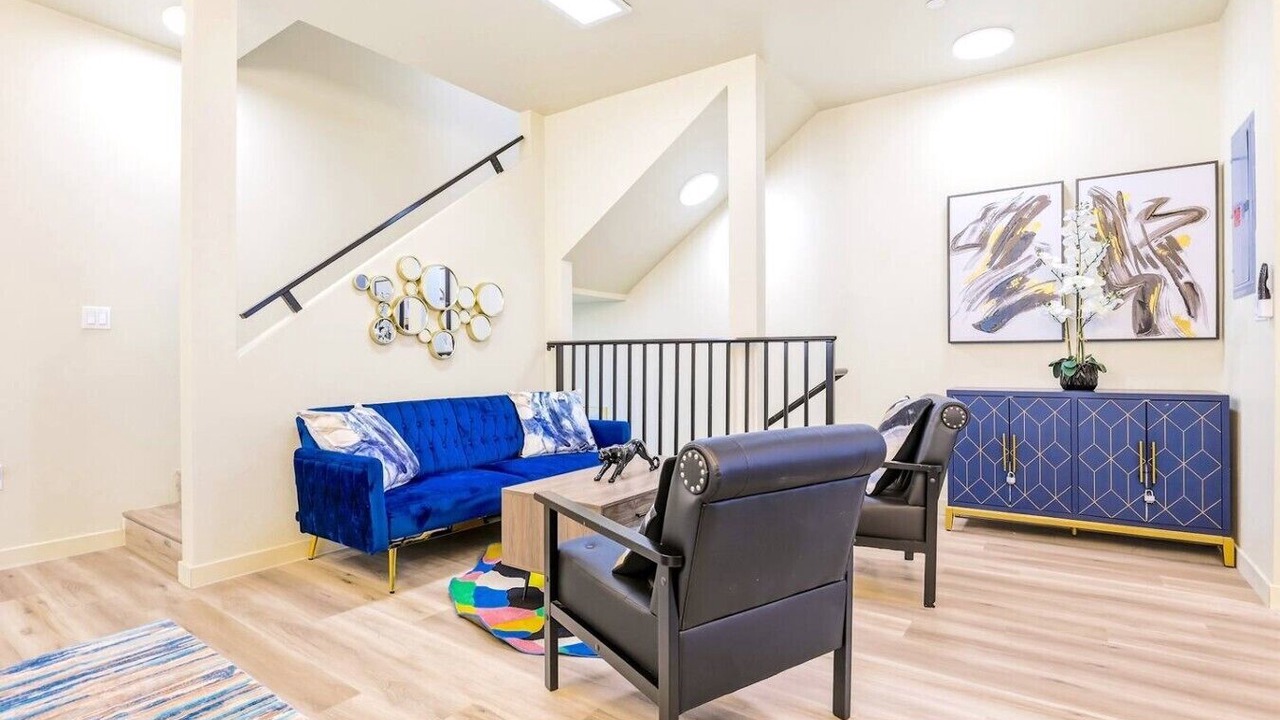 Photo of Livingroom in North Hills East