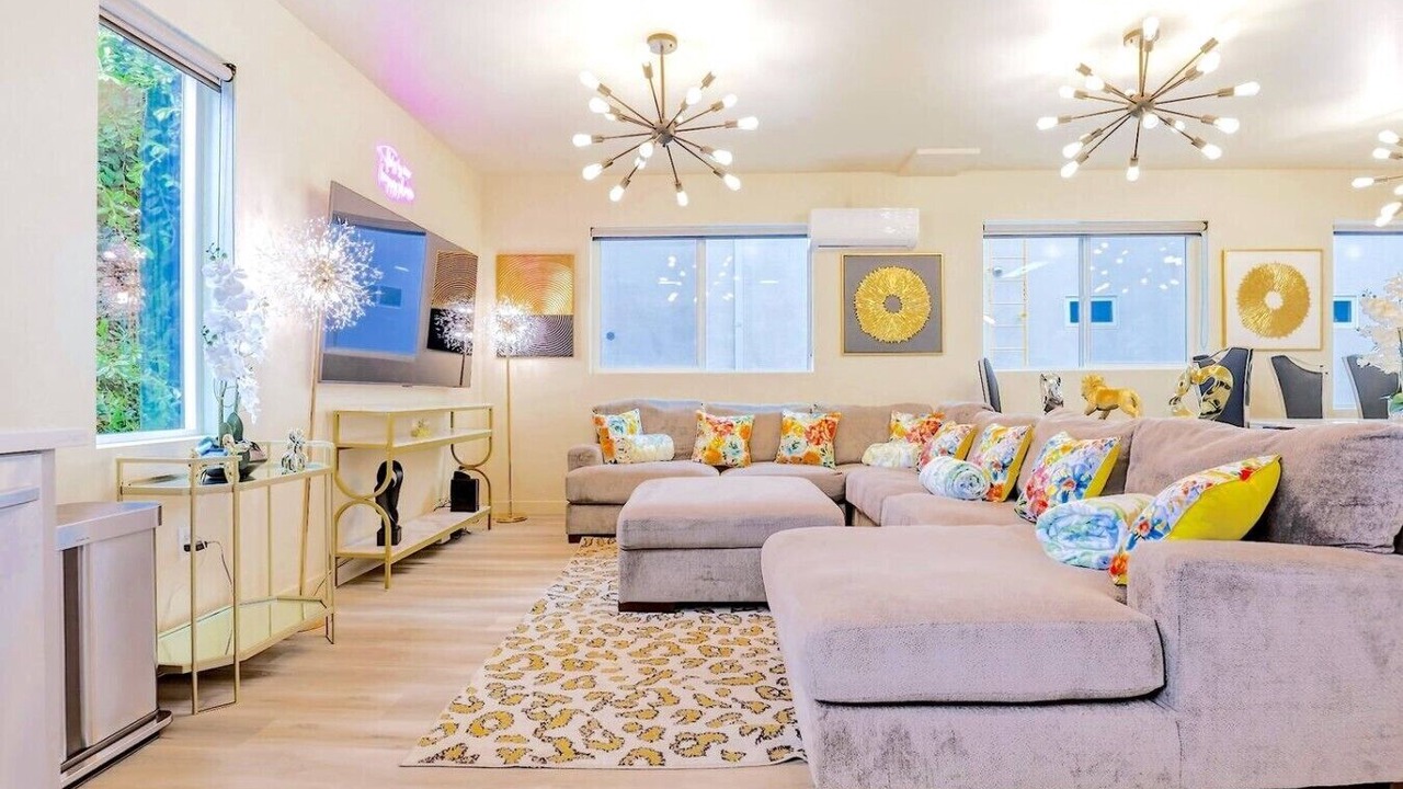 Photo of Livingroom in North Hills East