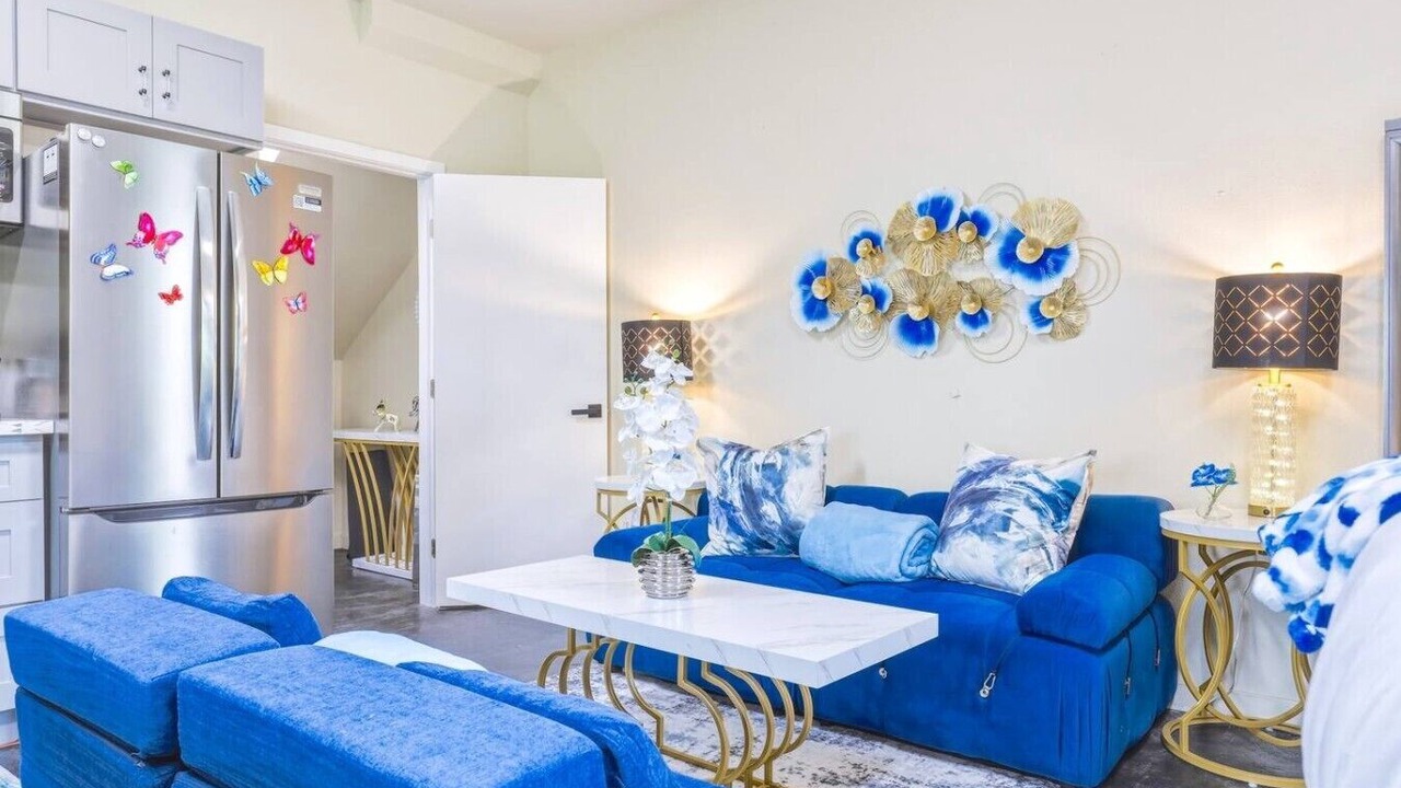 Photo of Livingroom in North Hills East
