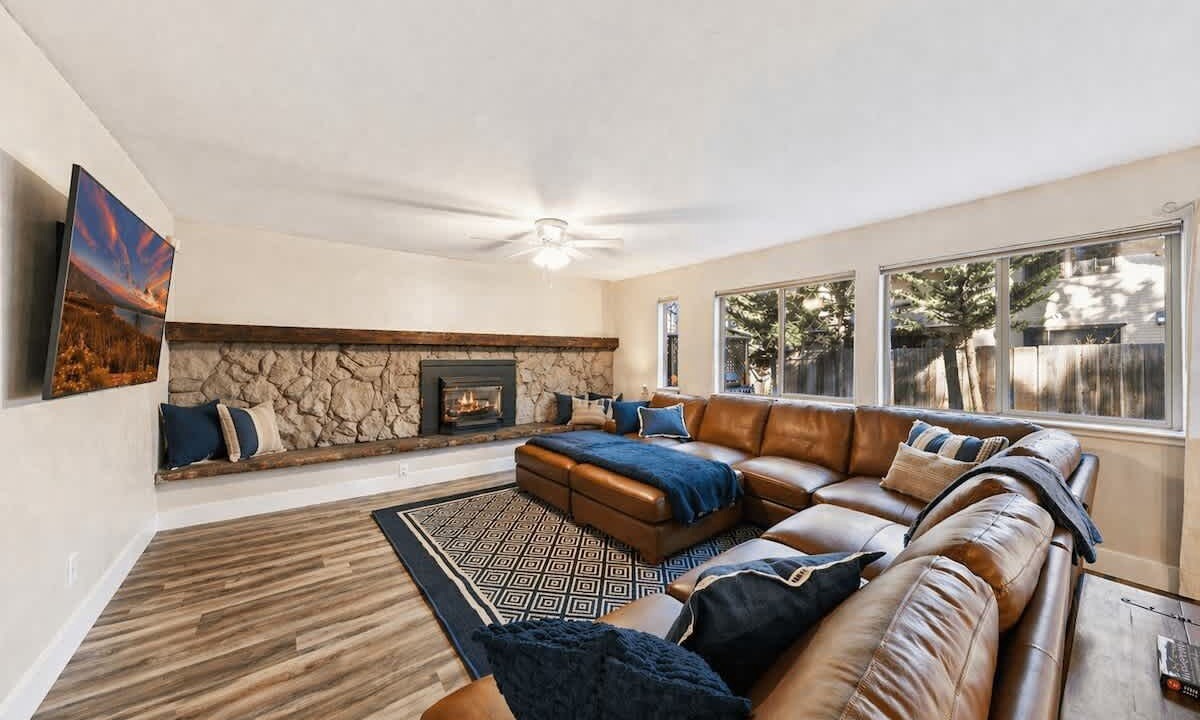 Photo of Livingroom in Tahoe Island