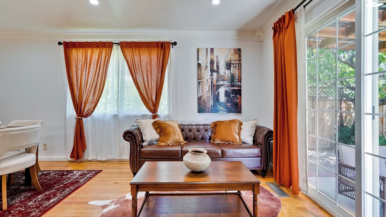 Photo of Livingroom in Almaden