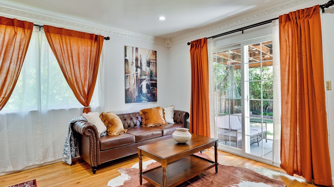 Photo of Livingroom in Almaden