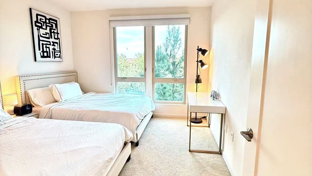 Photo of Bedroom in Lake Forest
