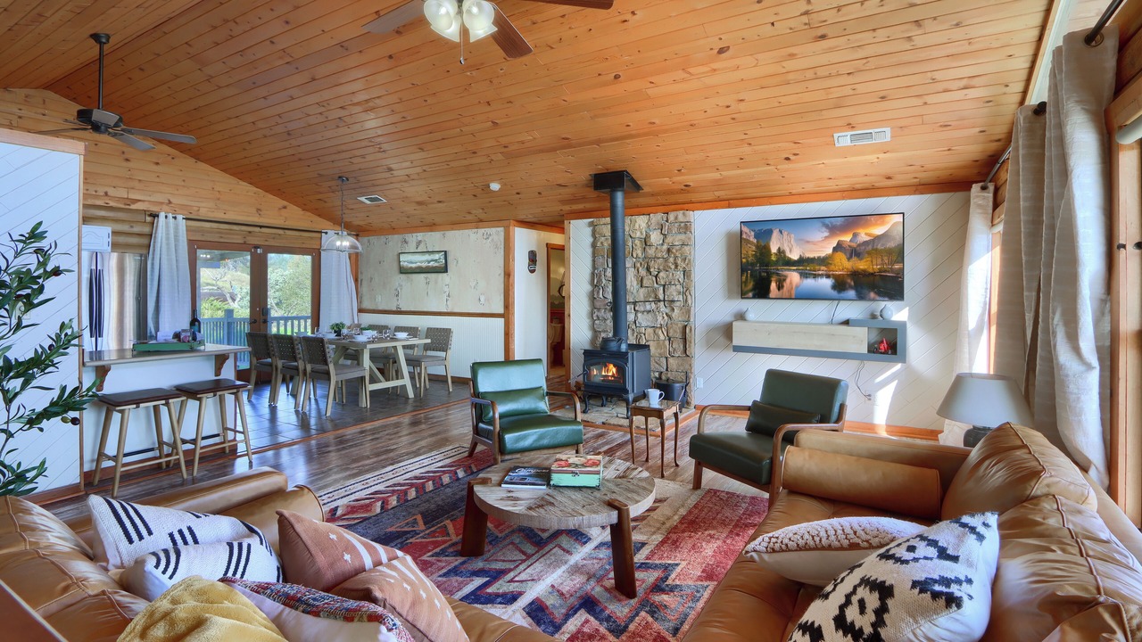 Photo of Livingroom in Yosemite Lakes