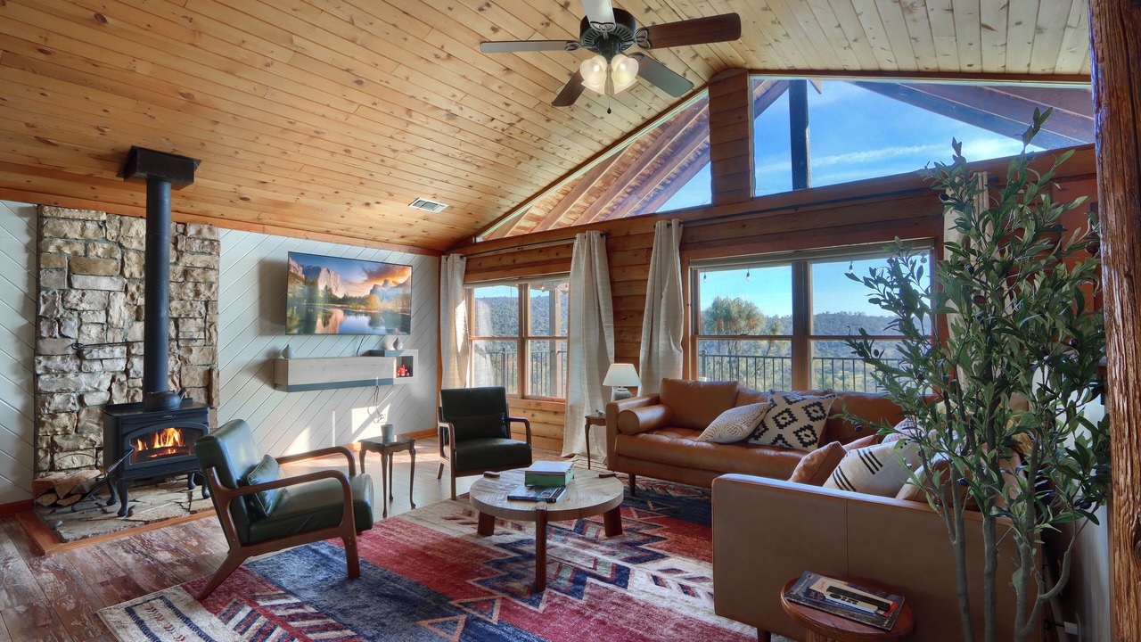 Photo of Livingroom in Yosemite Lakes