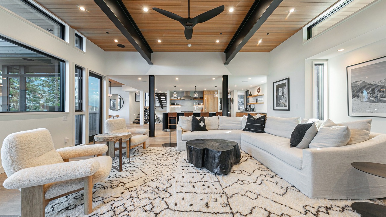 Photo of Livingroom in Tahoma