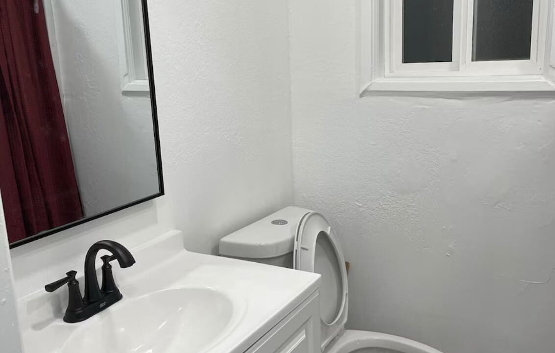 Photo of Bathroom in Boyle Heights