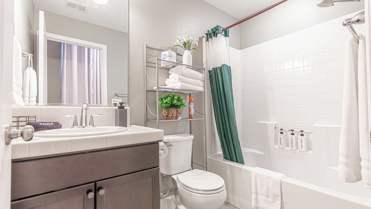 Photo of Bathroom in Raisin