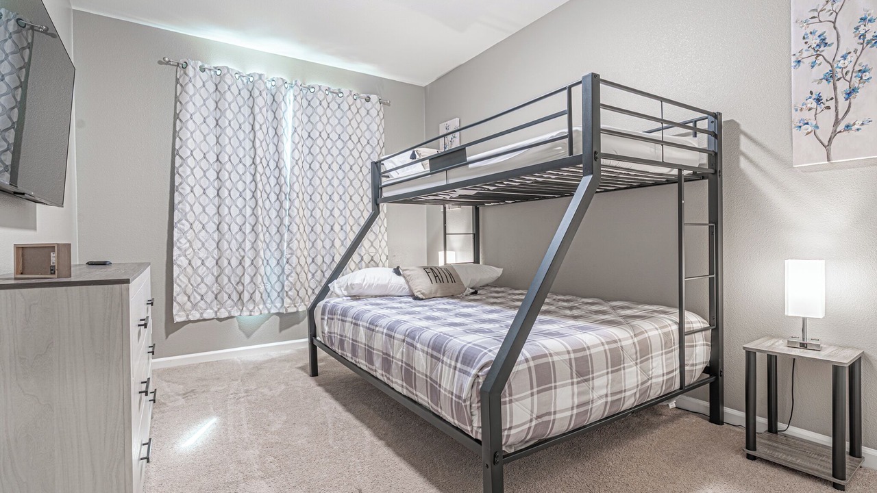 Photo of Bedroom in Raisin