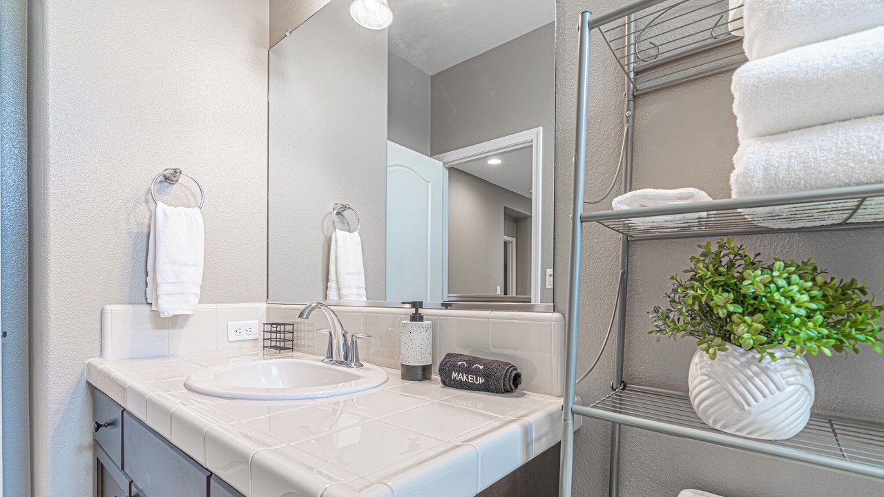 Photo of Bathroom in Raisin