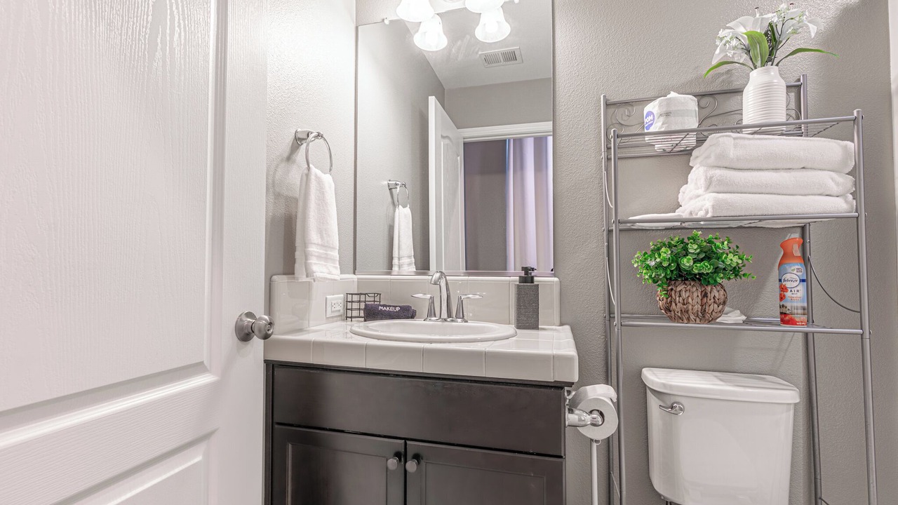 Photo of Bathroom in Raisin