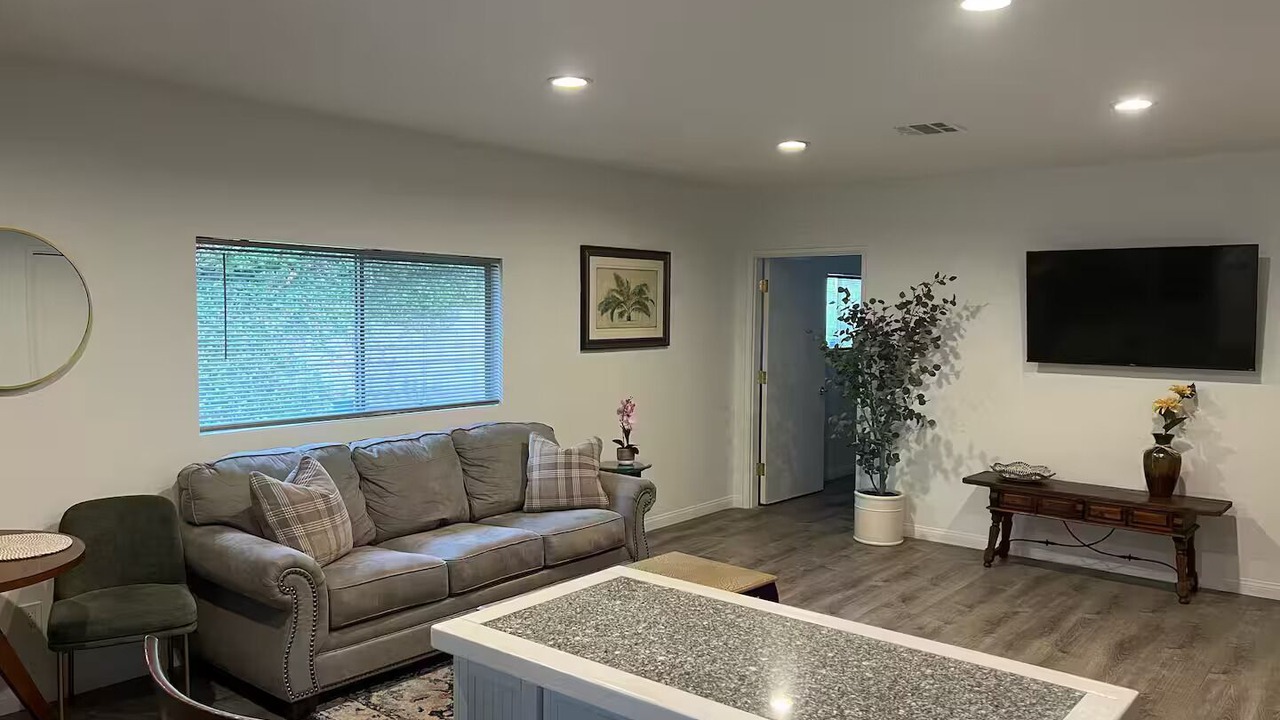 Photo of Livingroom in Northridge