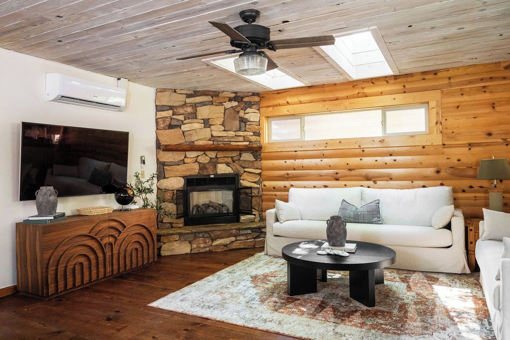 Photo of Livingroom in Bass Lake